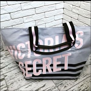 VICTORIA’S SECRET LIMITED EDITION WEEKENDER TOTE💕